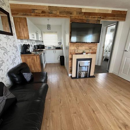 Signature, Scratby - Two Bed Chalet, Sleeps 7, Free Wi-Fi, Bed Linen And Towels Included, Pets Welcome And Onsite Entertainment Available Exteriör bild
