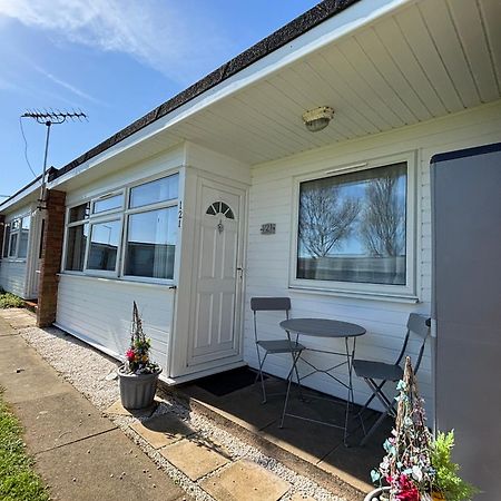 Signature, Scratby - Two Bed Chalet, Sleeps 7, Free Wi-Fi, Bed Linen And Towels Included, Pets Welcome And Onsite Entertainment Available Exteriör bild