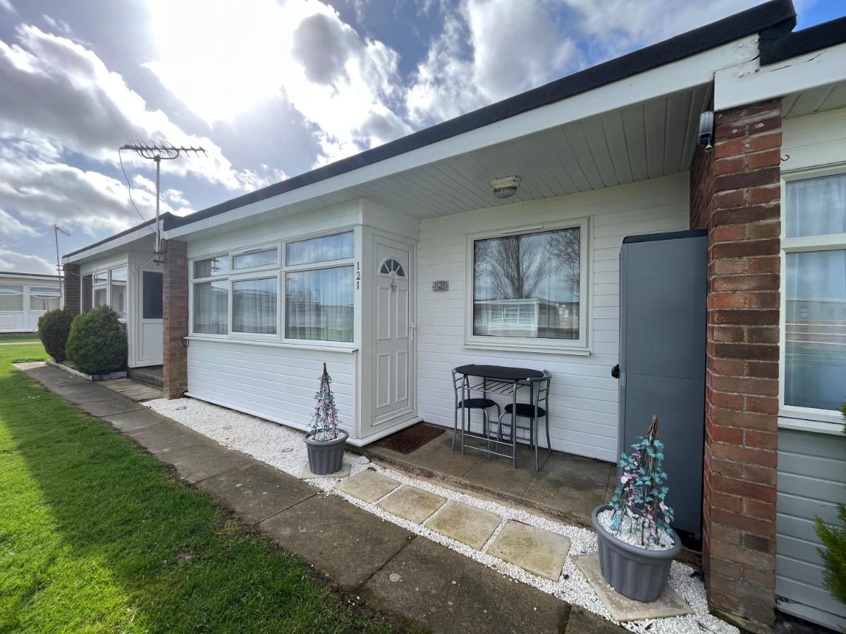 Signature, Scratby - Two Bed Chalet, Sleeps 7, Free Wi-Fi, Bed Linen And Towels Included, Pets Welcome And Onsite Entertainment Available Exteriör bild
