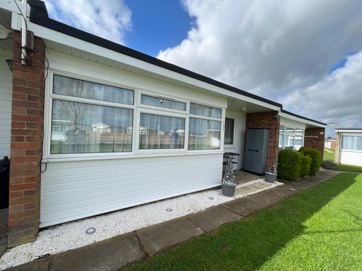 Signature, Scratby - Two Bed Chalet, Sleeps 7, Free Wi-Fi, Bed Linen And Towels Included, Pets Welcome And Onsite Entertainment Available Exteriör bild