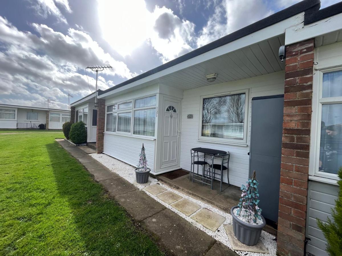 Signature, Scratby - Two Bed Chalet, Sleeps 7, Free Wi-Fi, Bed Linen And Towels Included, Pets Welcome And Onsite Entertainment Available Exteriör bild