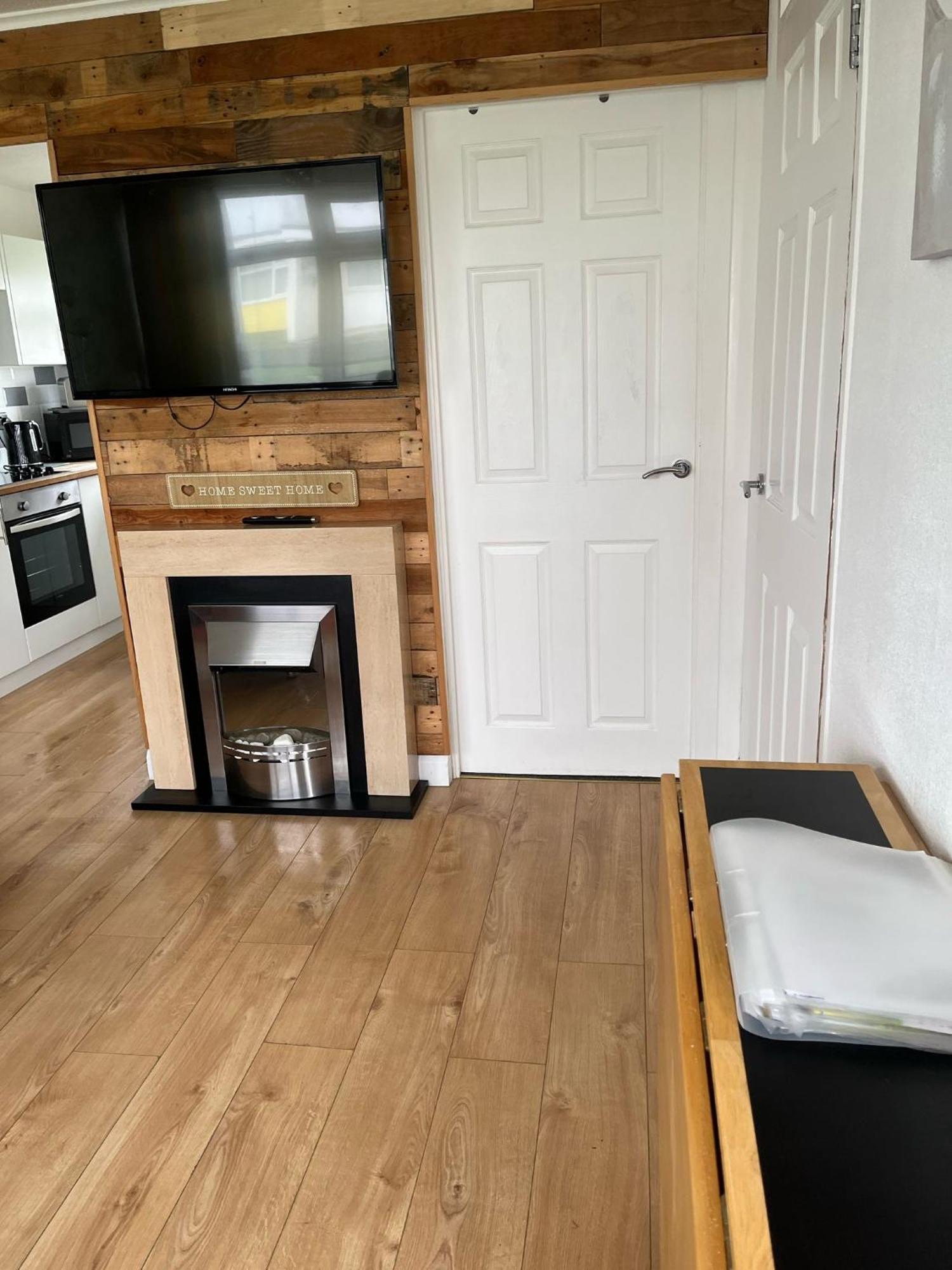Signature, Scratby - Two Bed Chalet, Sleeps 7, Free Wi-Fi, Bed Linen And Towels Included, Pets Welcome And Onsite Entertainment Available Exteriör bild